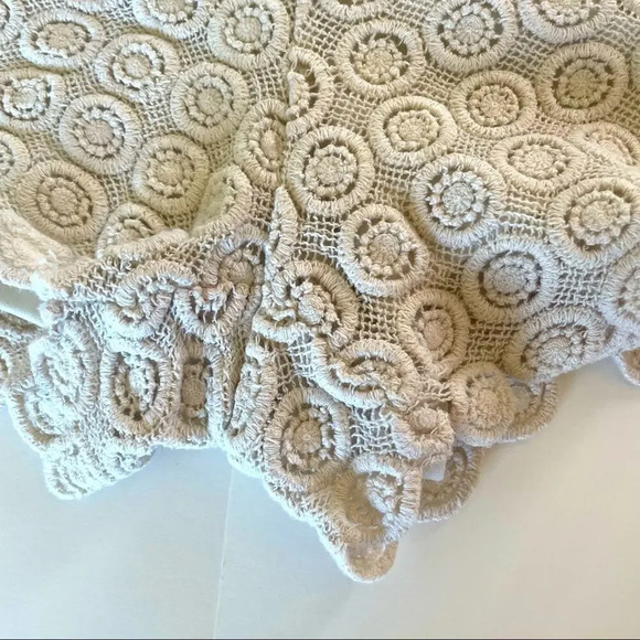 Summer Neutral Floral Eyelet Circle Lace Shorts Medium - Picture 2 of 7